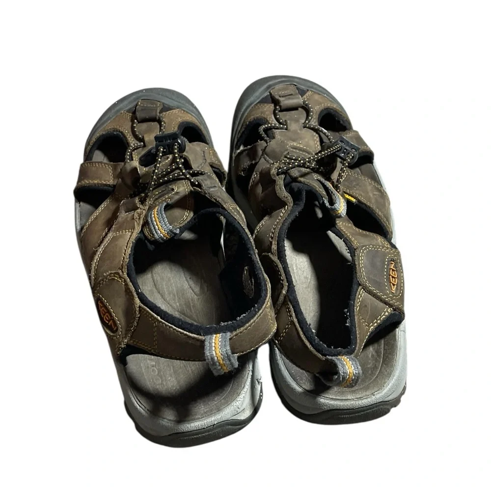 F7- Keen Men’s 9.5 Brown Outdoor Sandals